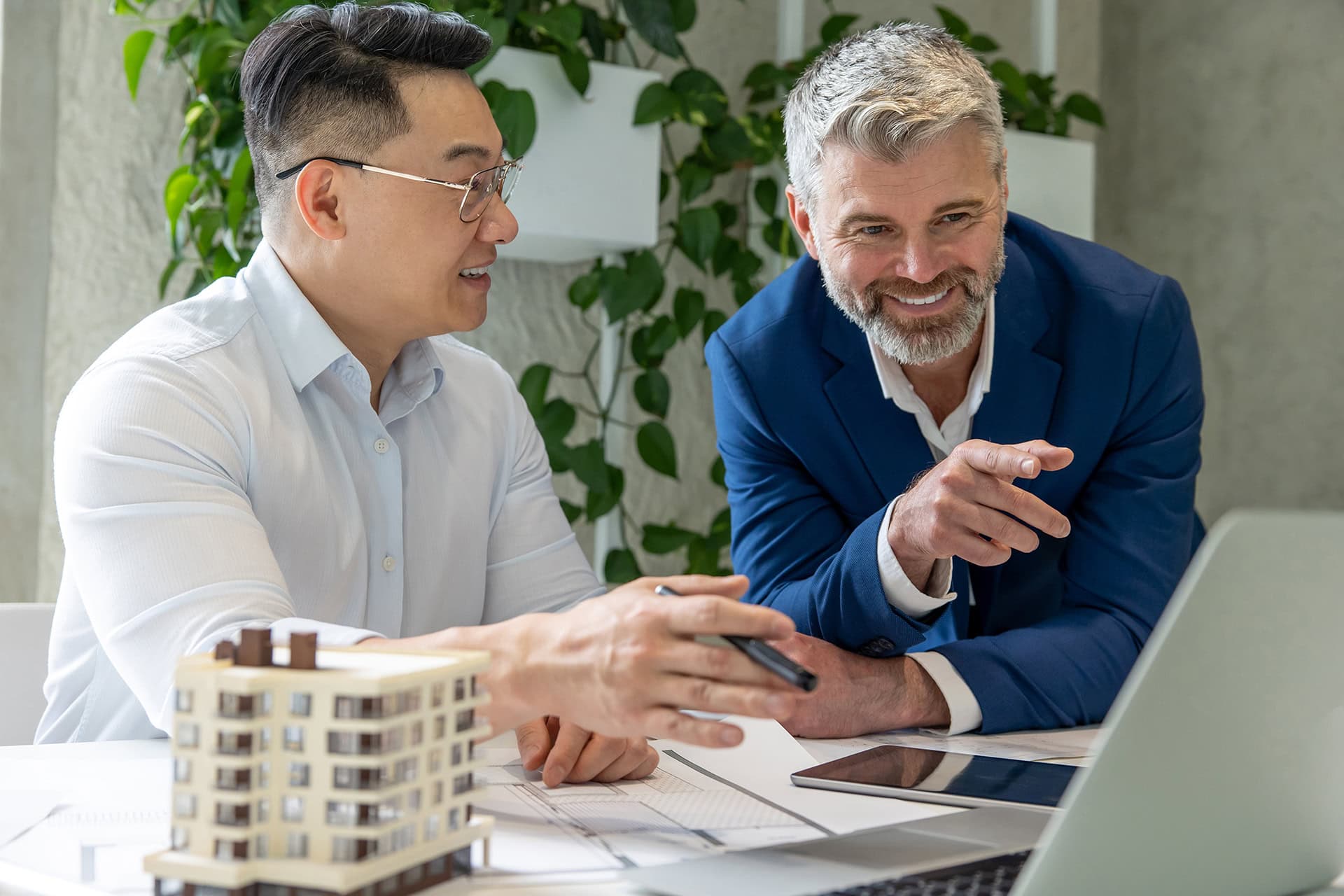 Manfred Schenk Bewertungen: Vom Bebauungsplan bis zur Objektverwaltung
